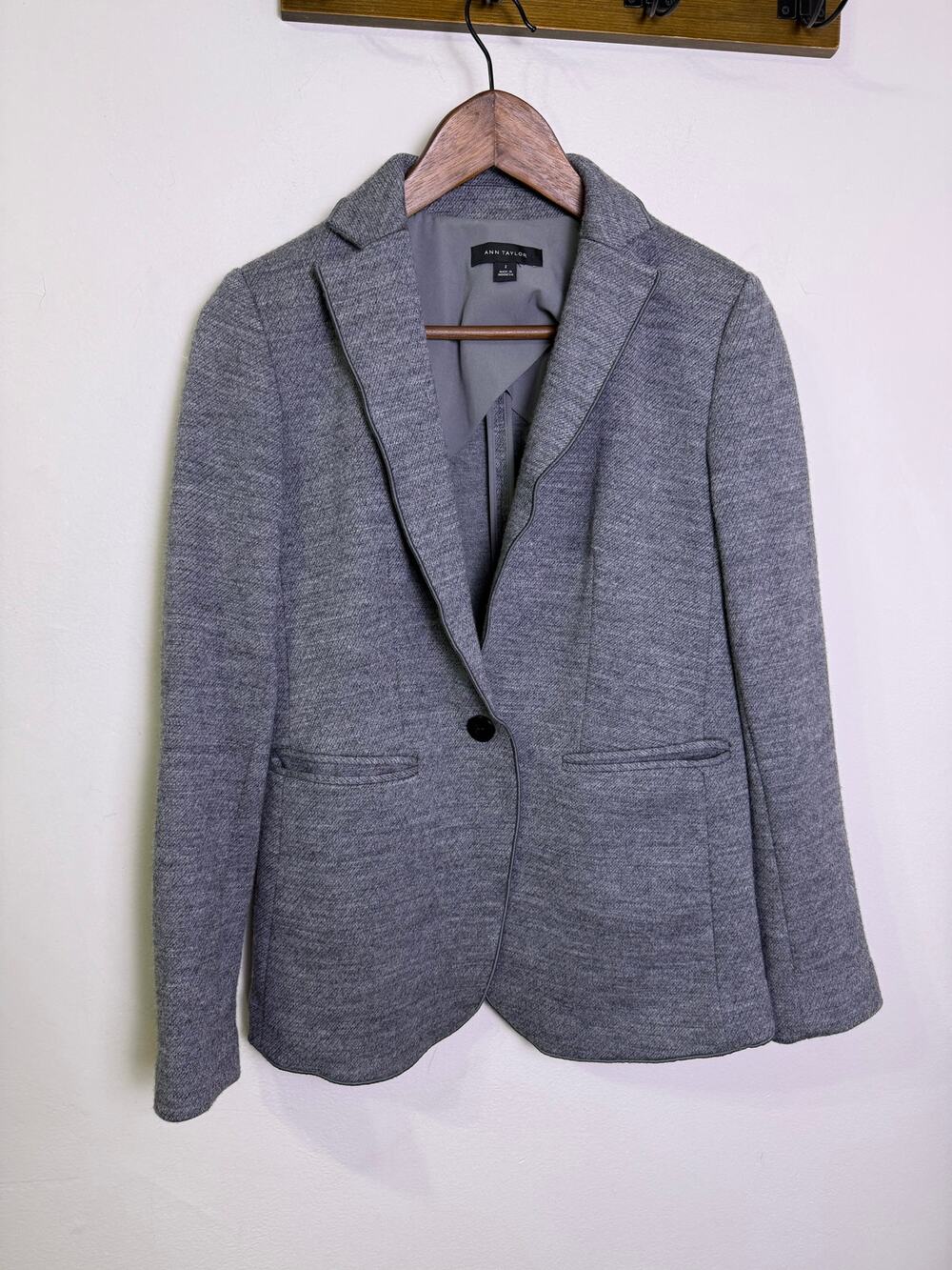 Ann Taylor Gray Wool Blend Blazer Jacket Women’s Size 2 One Button Career Work